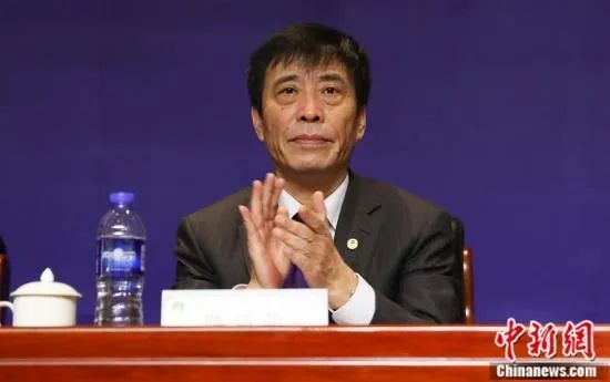 春夏饰演倔强女孩文娟纯网电影发行模式为IP多元变现提供了一种全新商业可能